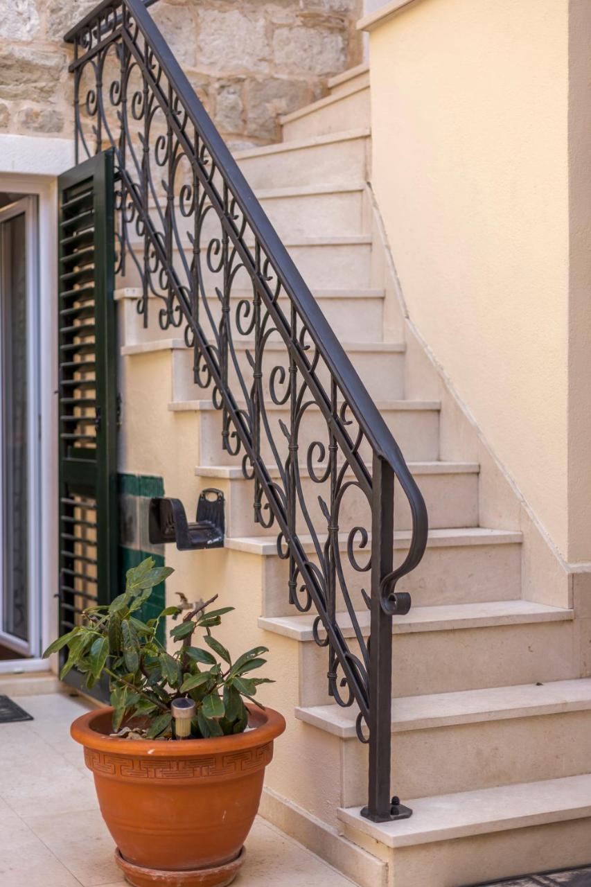 Apartments And Rooms Villa Erede Split Exterior photo